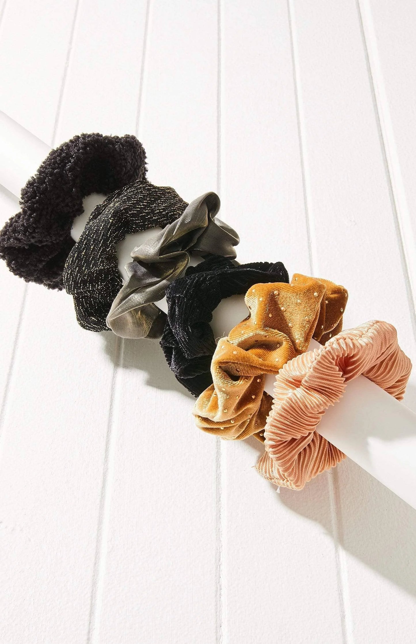 6pc Metallic Fancy Scrunchie Set - Black/Gold