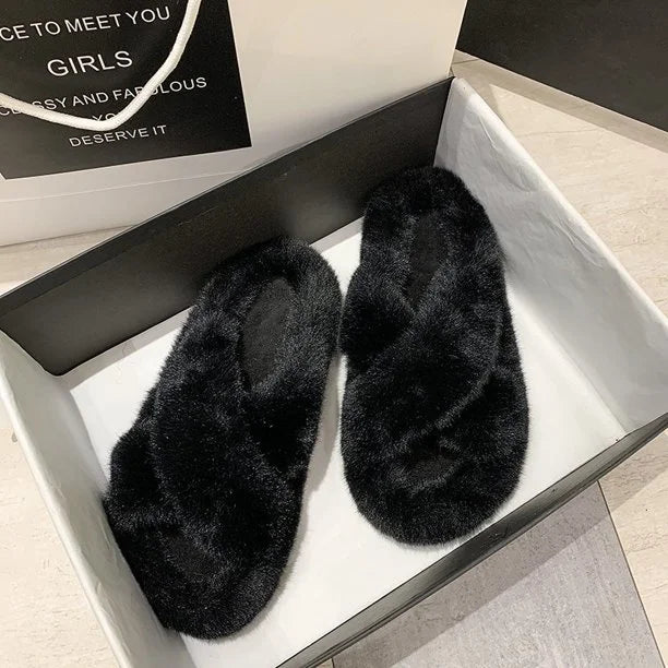 Chic Faux Fur Slipper - (BLACK)