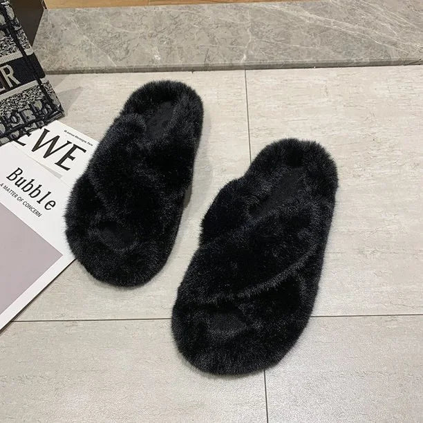 Chic Faux Fur Slipper - (BLACK)