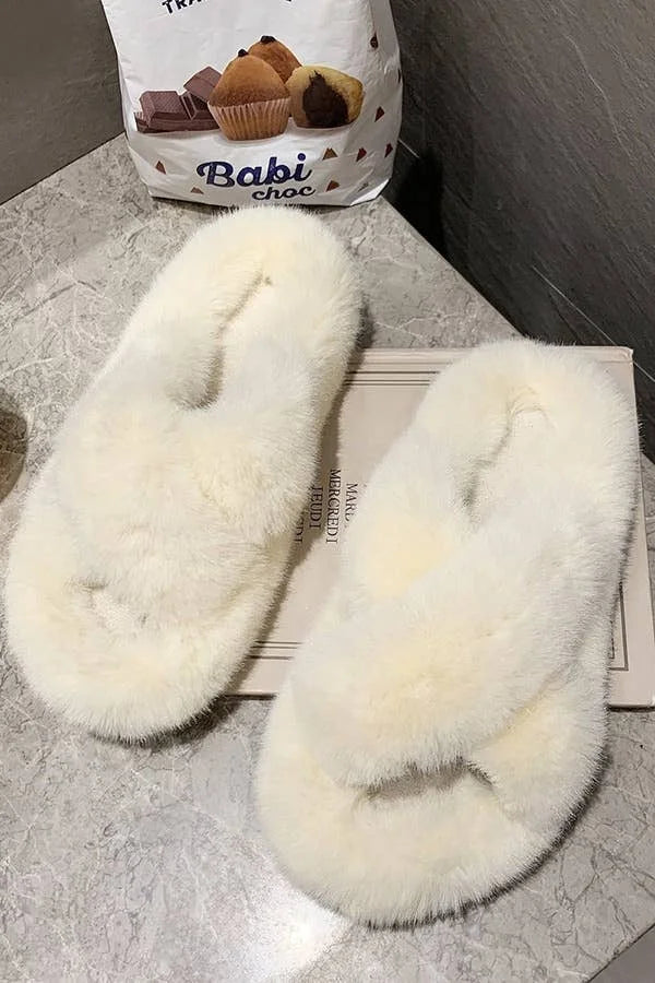 Chic Faux Fur Slipper (White)