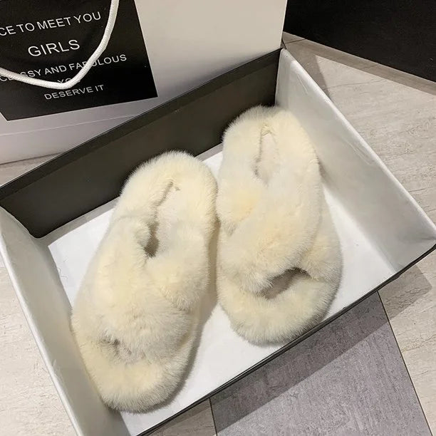 Chic Faux Fur Slipper (White)