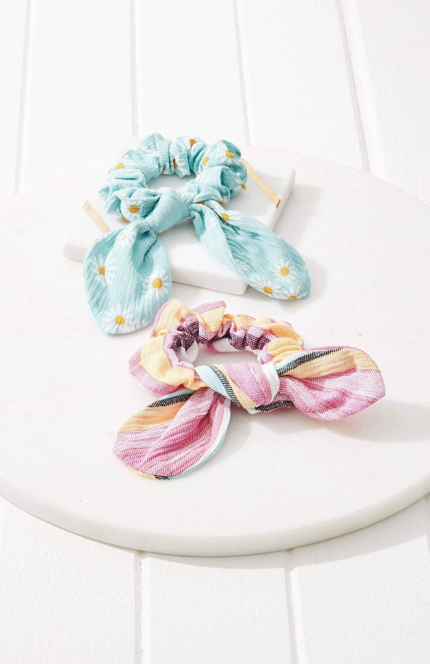 2pc Daisy Striped Bow Scrunchie Set