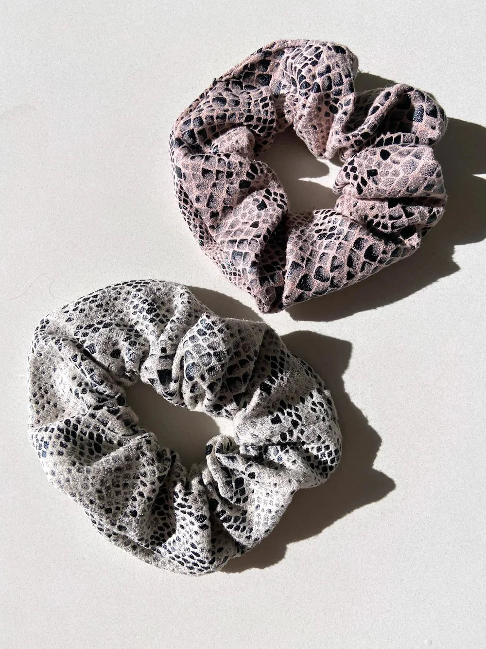 Vegan Snake Embossed Scrunchie 2pc Set PINK/GRAY