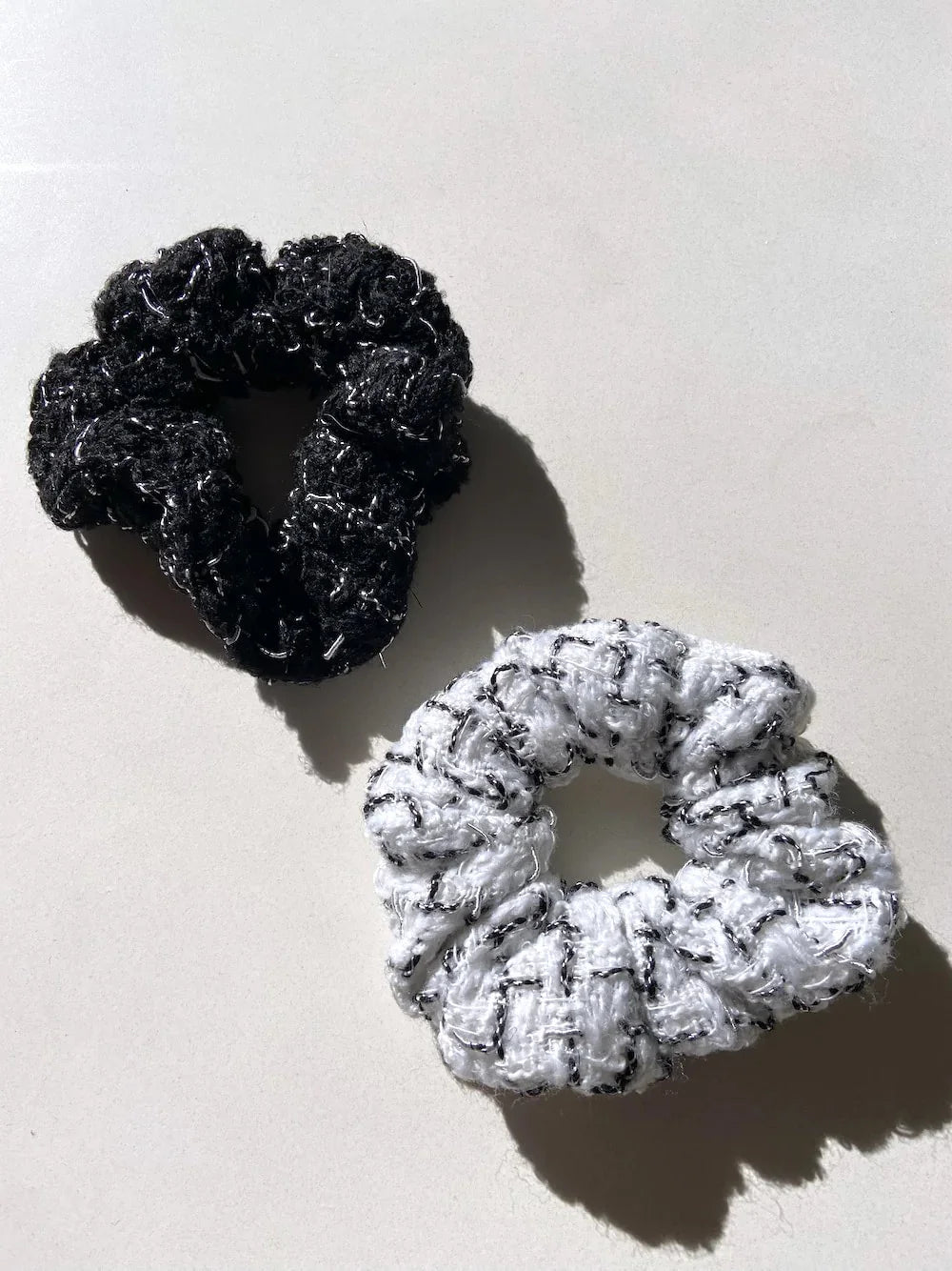 2pc Bouclé Tweed Scrunchie Set BLACK/WHITE